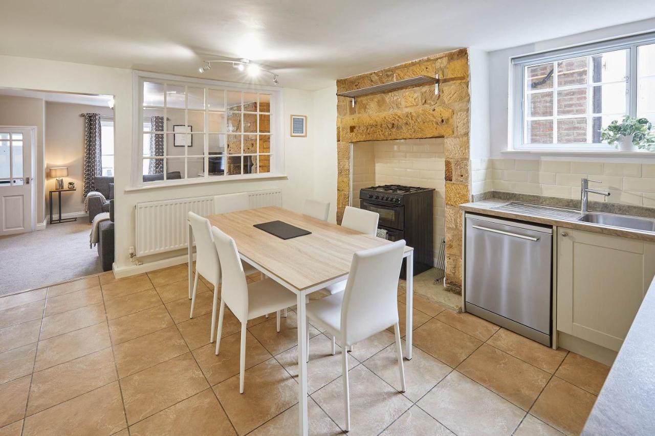 Host & Stay - Princess Place Townhouse Whitby Buitenkant foto